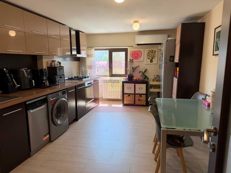 Bd. Decebal, stradal apartament 4 camere